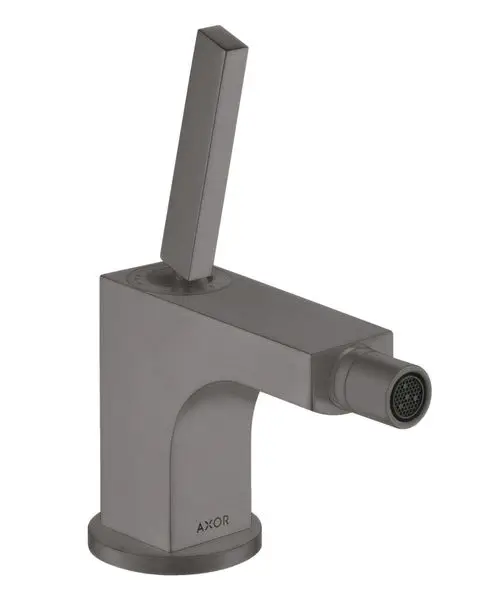 Einhebel-Bidetmischer aus gebürstetem Schwarzchrom mit Zugstangen-Ablaufgarnitur der Marke AXOR. Das Design ist schlicht und funktional.